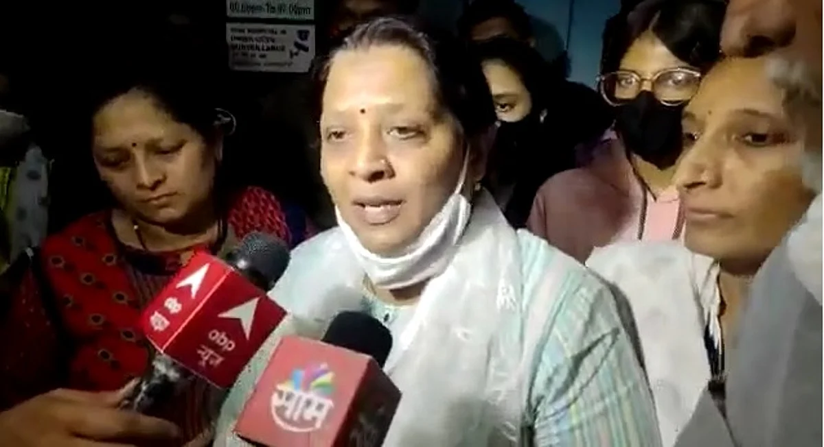 'सिंधुताई निघून गेल्या' म्हणणाऱ्यांना माईंच्या मुलीने केली विनंती; हात जोडून काय म्हणाल्या ममता ?