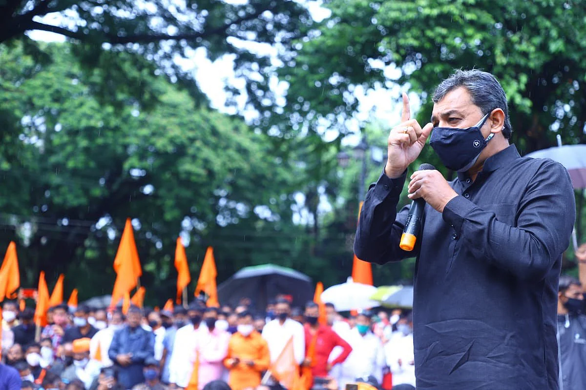 खासदार संभाजीराजेंचं आझाद मैदानावर अन्नत्याग आंदोलन, 5 हजार तरूण मुंबईला रवाना