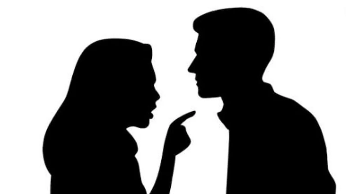 मुलाचा अभ्यास घेण्यावरून पती रागावला; पत्नीने बेडरुममध्ये घेतला गळफास
