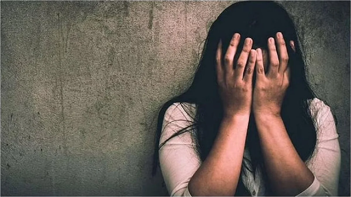 हिंगोली : ट्रेडिंग कंपनीच्या कार्यालयात डांबून तरुणीवर अत्याचार, सहा जणांवर गुन्हा दाखल