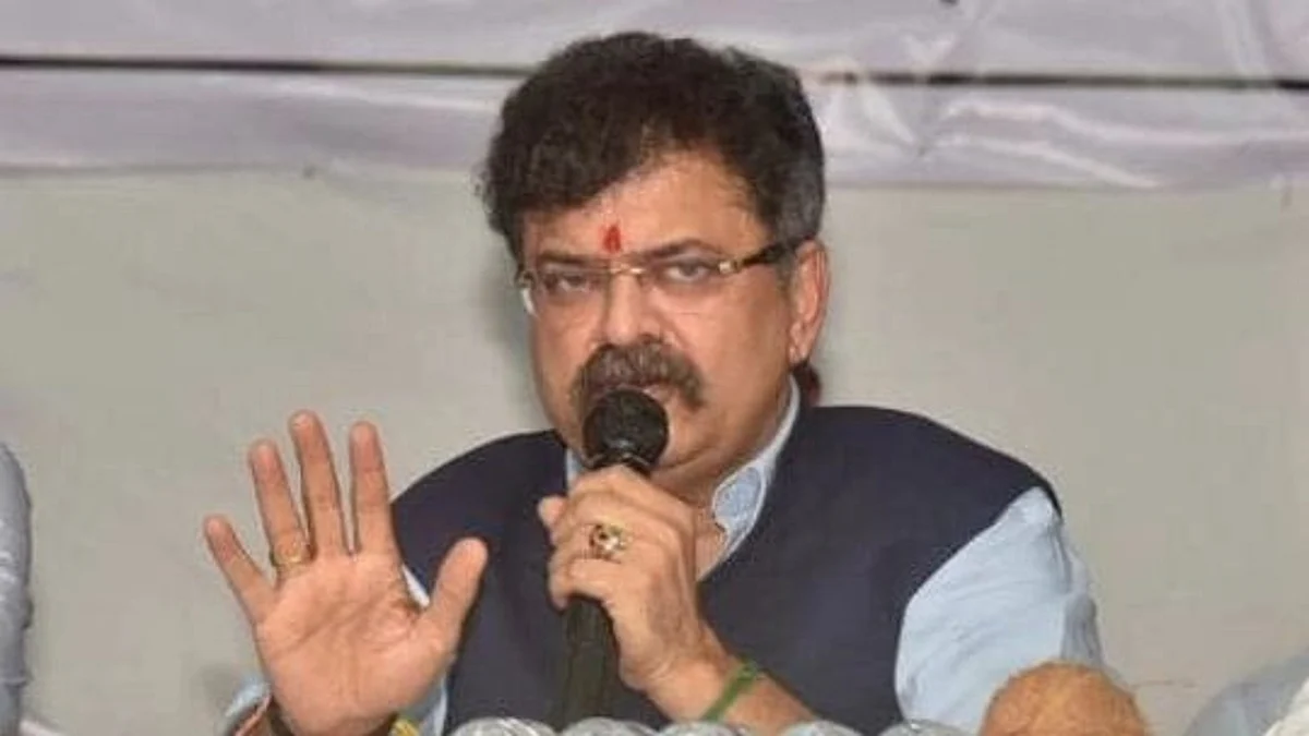 मतदान सुरु असतानाच शरद पवार पुण्याच्या दिशेने, जितेंद्र आव्हाड म्हणाले...