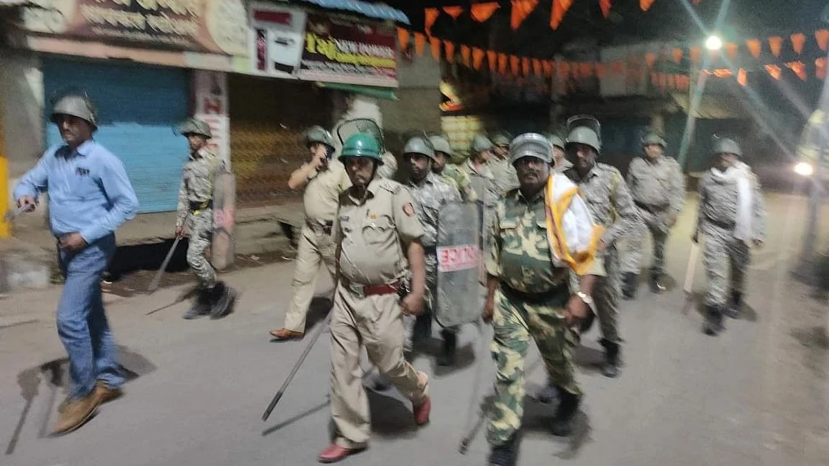 अमरावती: झेंडा काढल्याच्या वादावरुन दोन गटात तुफान दगडफेक, संचारबंदी लागू