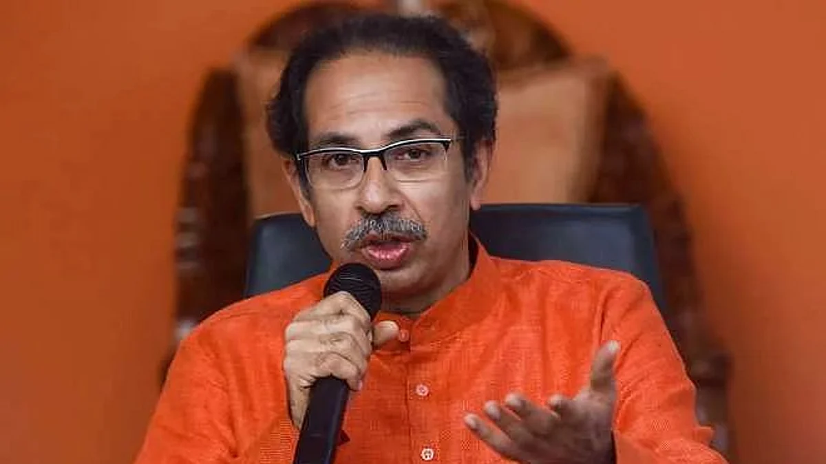 दादागिरी करुन घरी येणार असाल तर...उद्धव ठाकरेंनी नाव न घेता राणा दाम्पत्याला सुनावलं