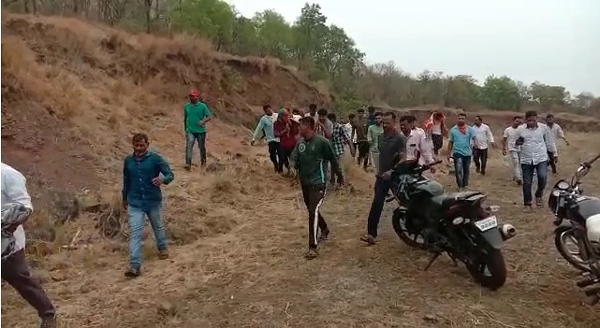 धक्कादायक! शिलनाथ यात्रेत ५० भाविकांवर मधमाशांचा हल्ला, धावपळीत एकाचा दरीत कोसळून मृत्यू