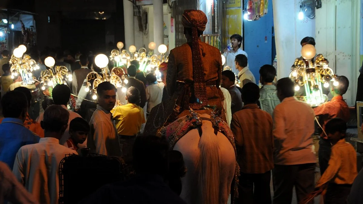 वरातीत नाचत राहिला आणि बिनलग्नाचा घरी परतला, वाचा बुलढाण्यातील न झालेल्या लग्नाची गोष्ट