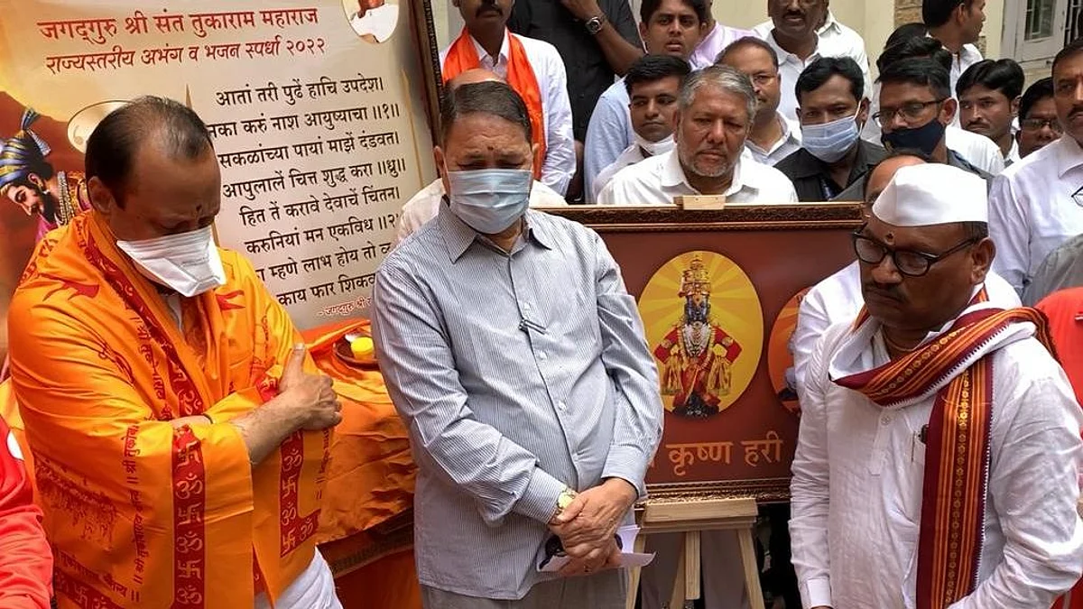 हिंदुत्वाच्या राजकारणाचा प्रभाव? अजित पवारांनी का पांघरली भगवी शाल, जाणून घ्या...