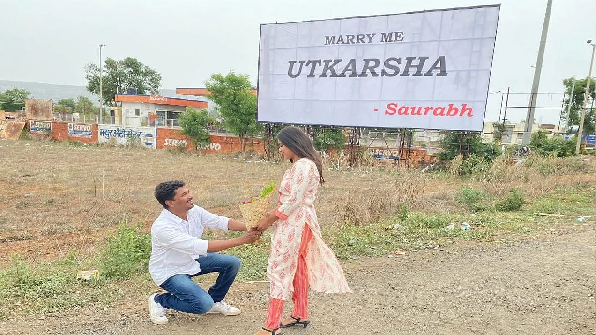 Kolhapur : हायवेवर होर्डिंग लावत प्रेयसीला प्रपोज, प्रियकराचा नादखुळा अंदाज चर्चेत