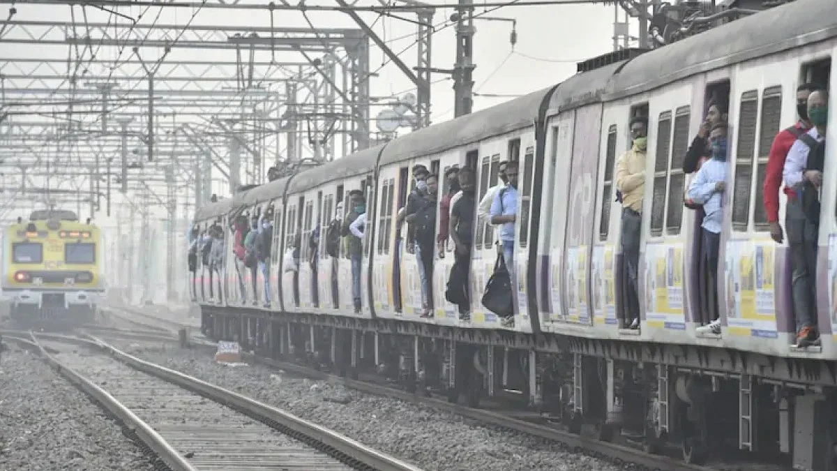 Mumbai Local Train Service Technical Failure in Karjat Local Train Between Ambernath and Badlapur