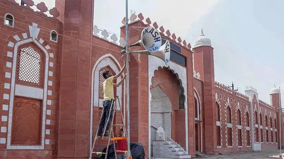 Loudspeakers Row : नियम मोडला, मुंबई पोलिसांनी दोन मशिदींविरुद्ध दाखल केला गुन्हा