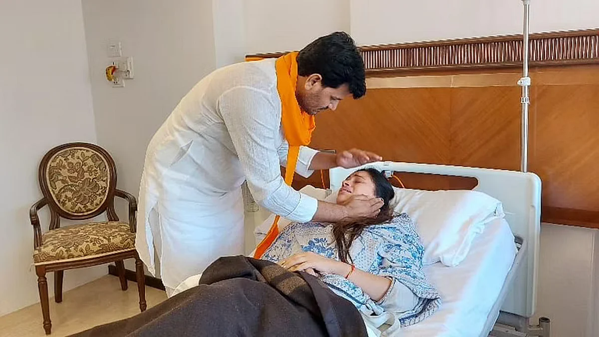 नवनीत-रवी राणा विरोधातील राजद्रोहाचा गुन्हा चुकीचा, कोर्टाने ठाकरे सरकारला फटकारलं