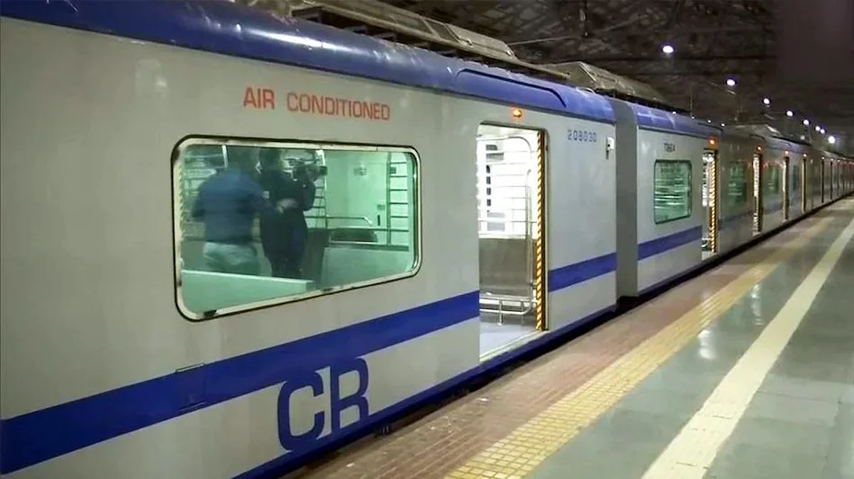 AC Local : मध्य रेल्वे मार्गावर एसी लोकलच्या फेऱ्या वाढल्या, वेळापत्रक जाहीर