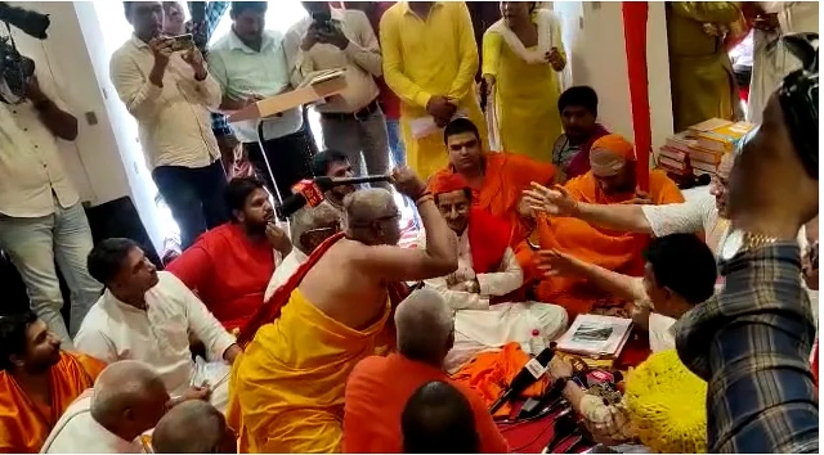 हनुमानाच्या जन्मस्थळाचा वाद पेटला! नाशिकच्या शास्त्रार्थ सभेत महंतांचा राडा