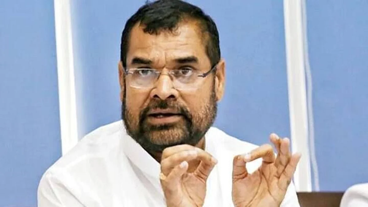 bjp sponsored independent sadabhau khot withdraws at last in vidhan parishad election