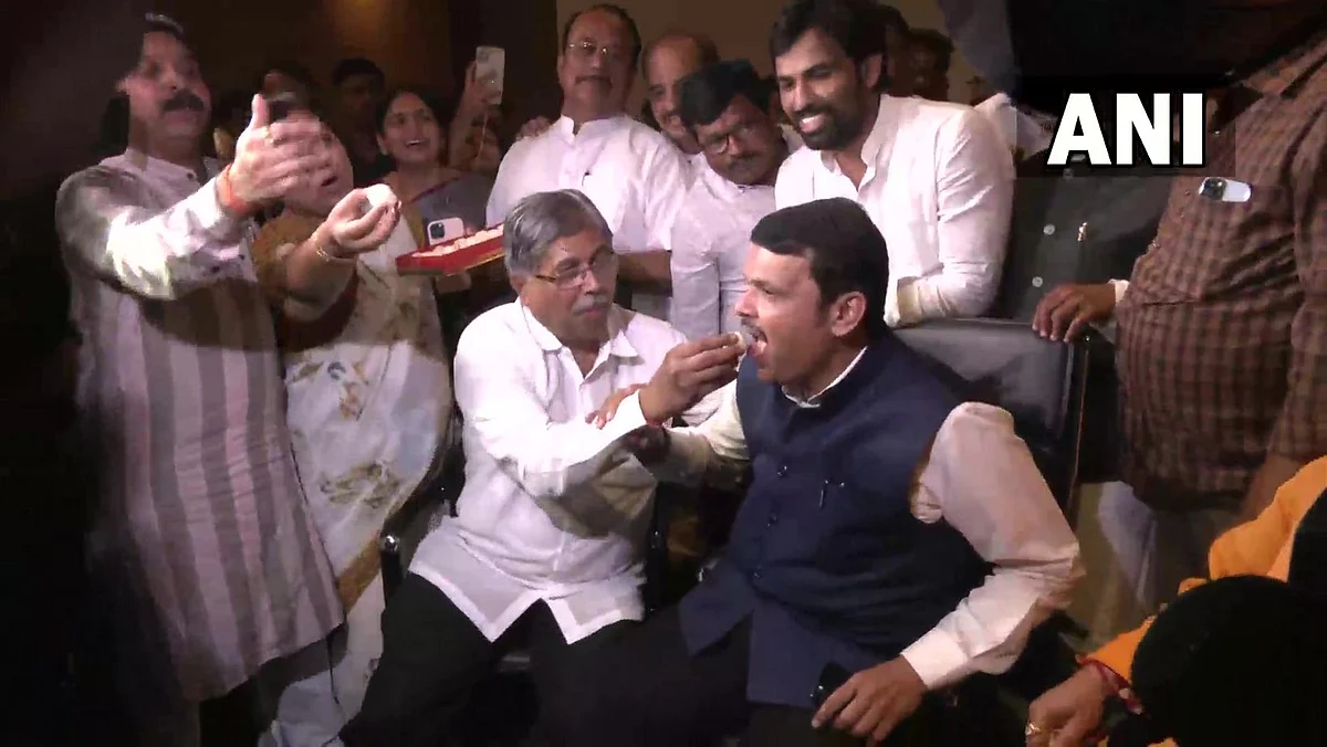 bjp celebration after uddhav thackeray resign chandraknat patil and devendra fadnavis are there