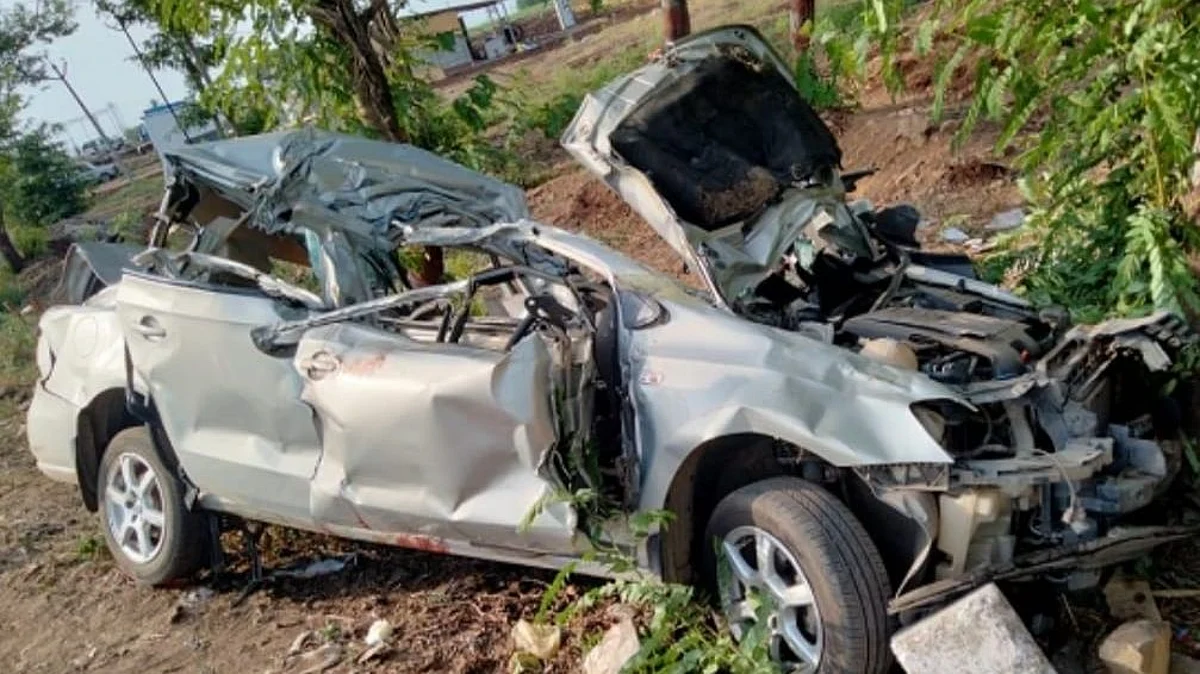 Accident On Pune Bangalore Highway: नौदल कर्मचाऱ्यासह एकाच कुटुंबातले पाच ठार