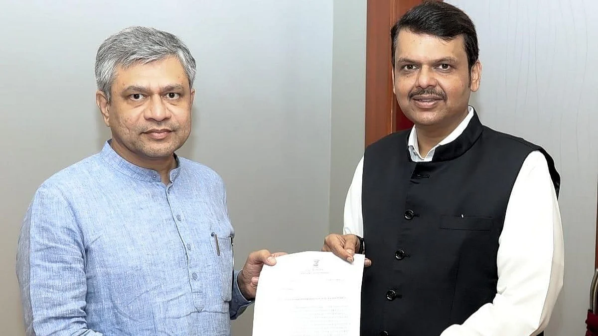 फडणवीसांनी रेल्वेमंत्र्यांना निवेदन दिलं, अन्... वाचा नेमकं काय घडलं