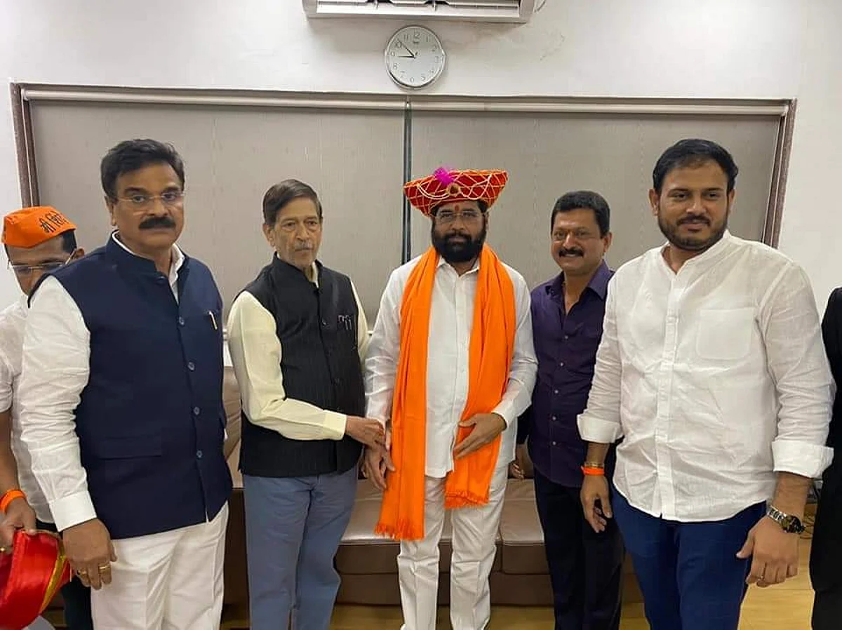 एकनाथ शिंदेंच्या धावत्या भेटीत युवासेनेला धक्का, महाराष्ट्र सहसंघटक उद्या देणार राजीनामा