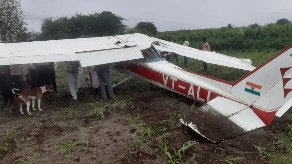maharashtra pune trainee aircraft crashed in indapur