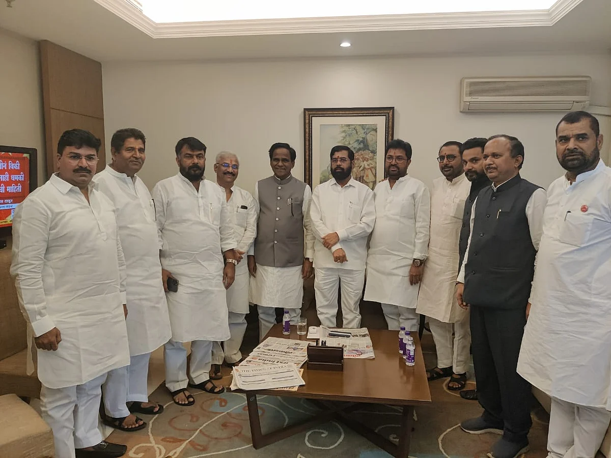 shivsena leader arjun khotkar joins eknath shinde camp, he met cm eknath shinde in delhi