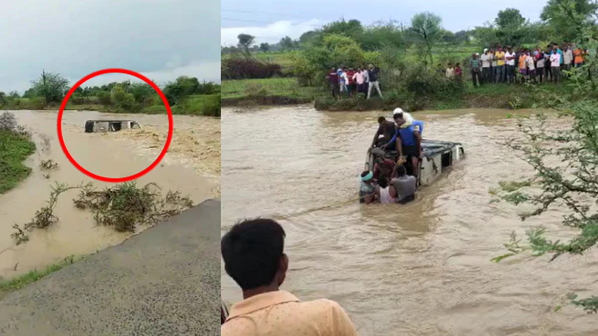 चंद्रपूर जिल्ह्यात पुराच्या पाण्यात वाहून गेलेली प्रवासी गाडी.