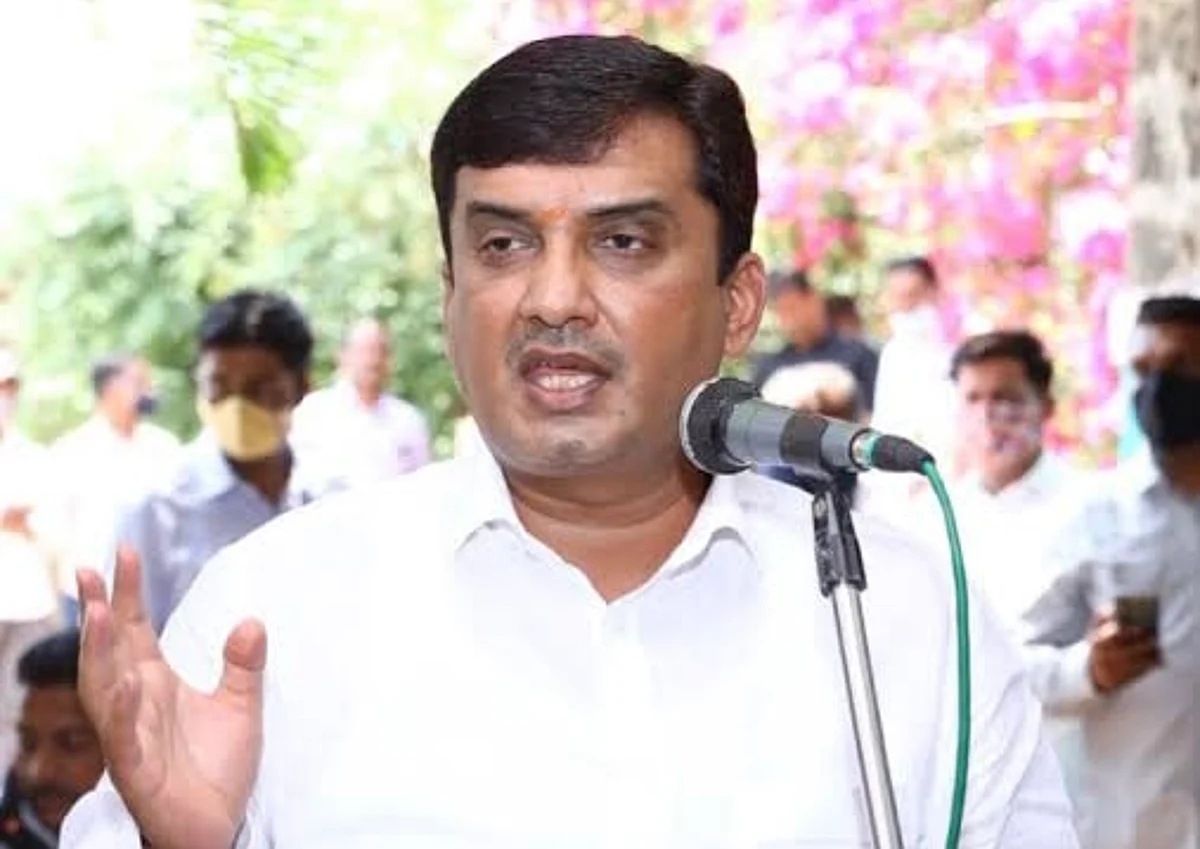Dhananjay mahadik on satej patil