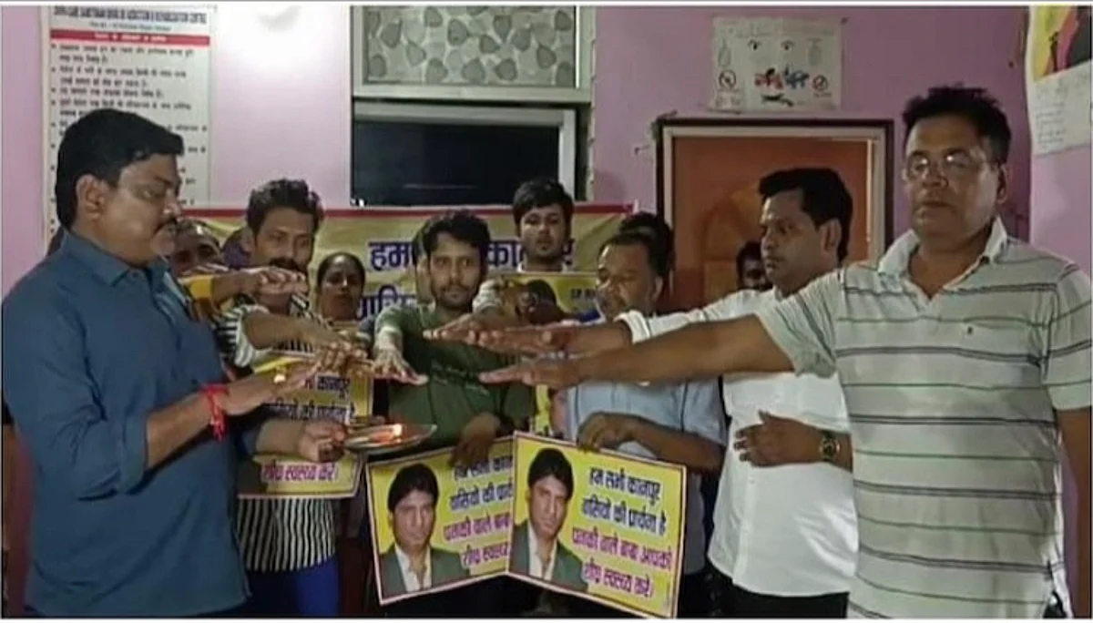 Kanpur youth taking oath for raju Shrivastav
