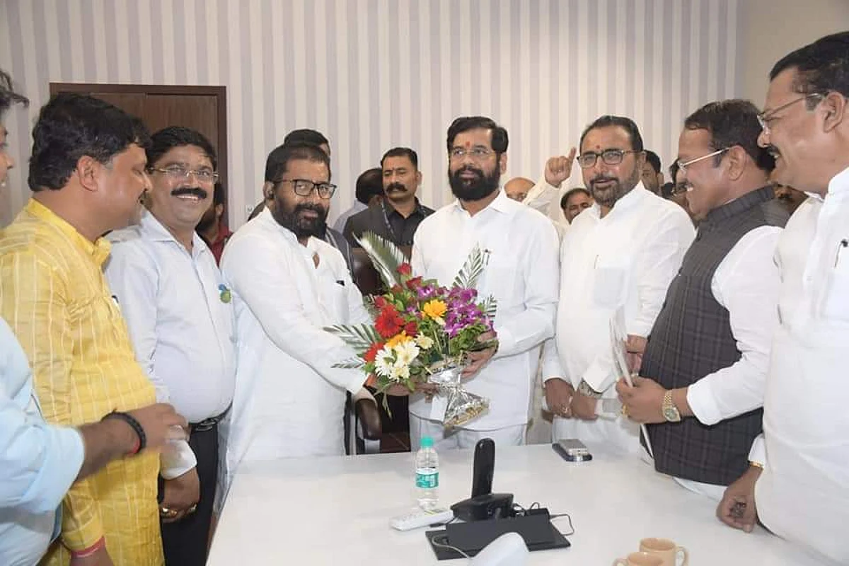 Ex mp ravindra gaikwad finally joined shinde group