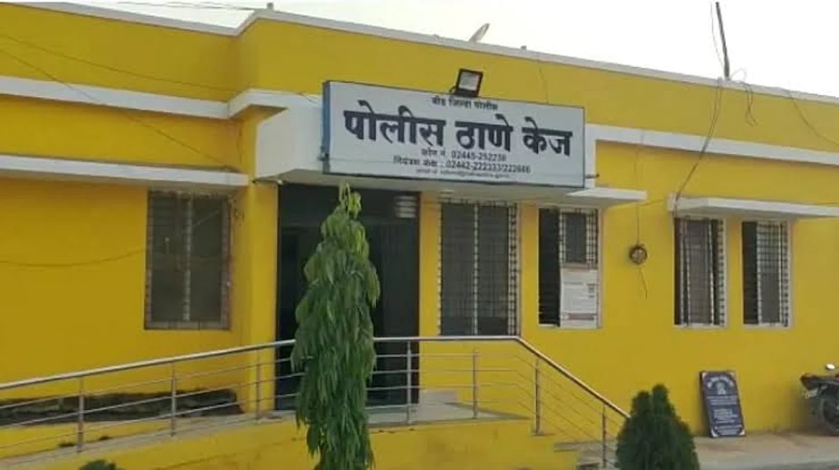 बीड: विस्कटलेल्या संसाराची घडी बसवण्यासाठी नगरसेविकेच्या पतिकडे गेली अन...