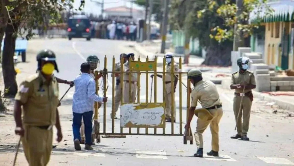 Dispute in Shivamogga on Veer Savarakar and Tipu Sultan Poster