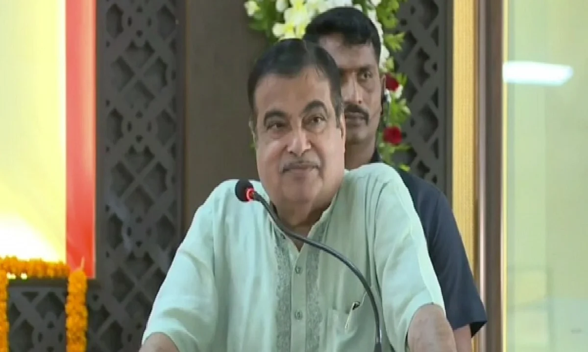 Amitabh and Jaya Bachchan told me that you look 10-15 years younger Says Nitin Gadkari