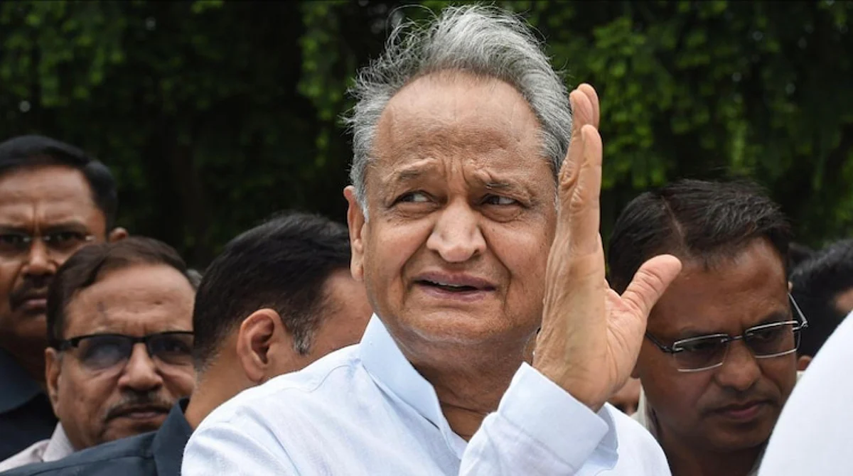 अध्यक्षपदाच्या निवडणुकीतून माघार, माफीनामा; सोनिया गांधींच्या भेटीनंतर काय म्हणाले अशोक गहलोत?