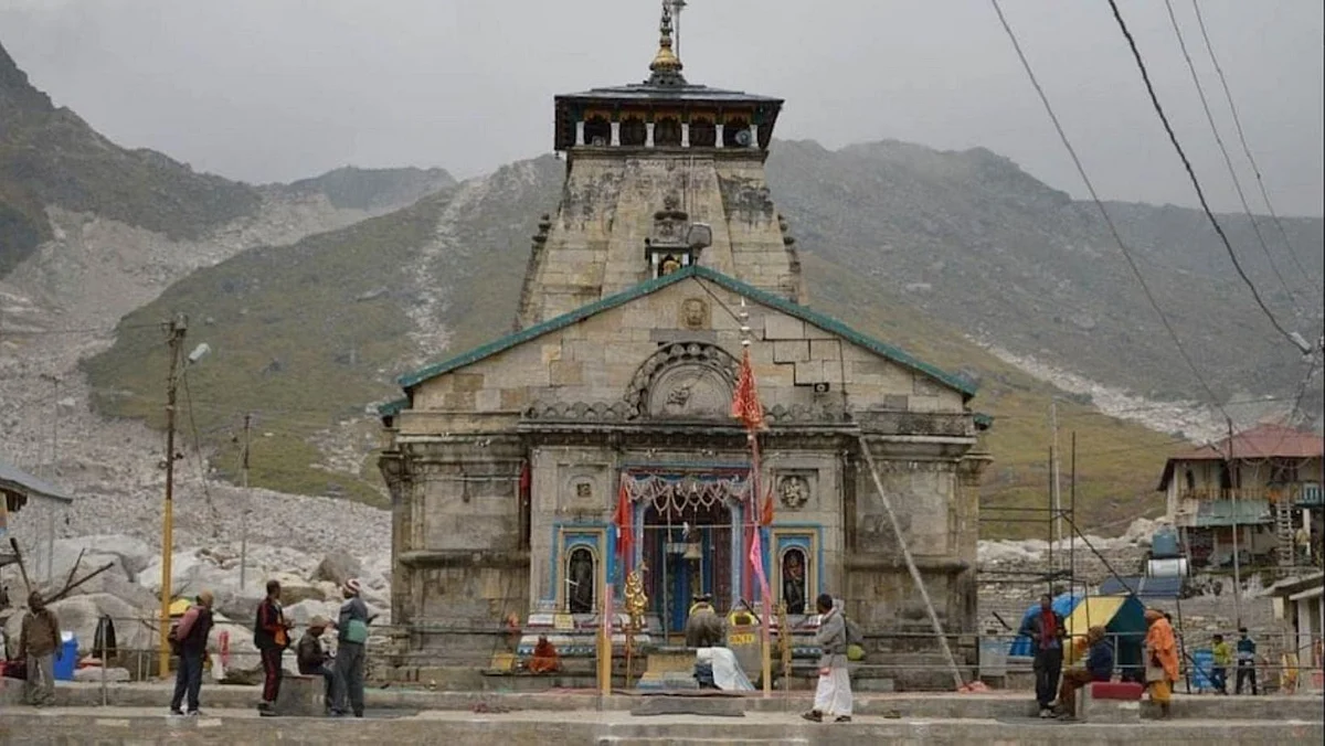 केदारनाथ मंदिराबाहेर पुजारी रात्री का देत आहेत 'पहारा'?; महाराष्ट्राशी कनेक्शन