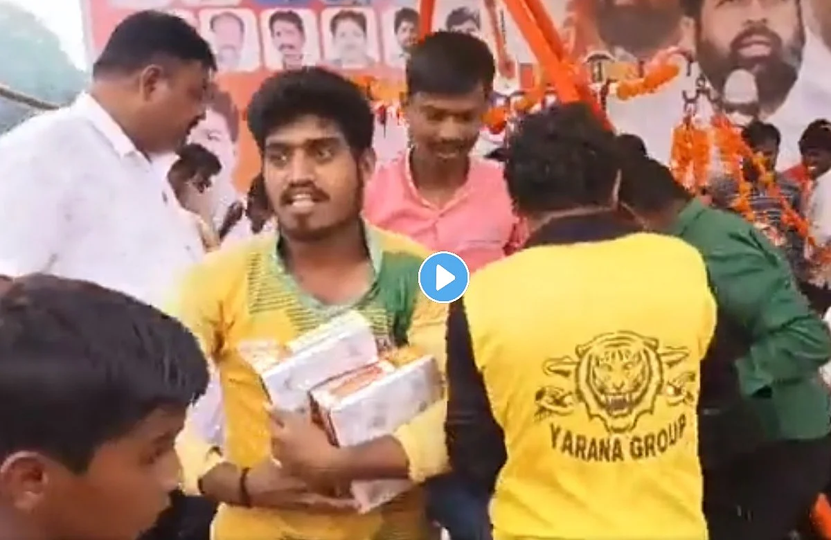 CM Eknath Shinde Turn Back and within 15 Seconds Sweets Disappeared from Paithan Video Viral