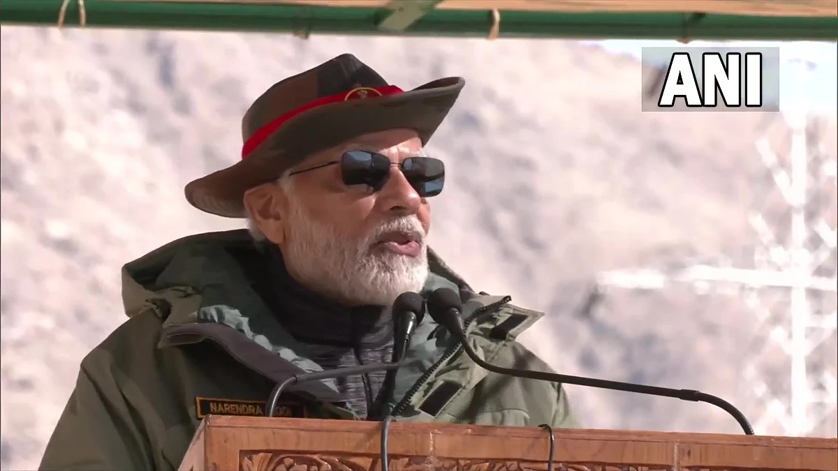 jammu and kashmir pm narendra modi reaches kargil will celebrate diwali with army personnel