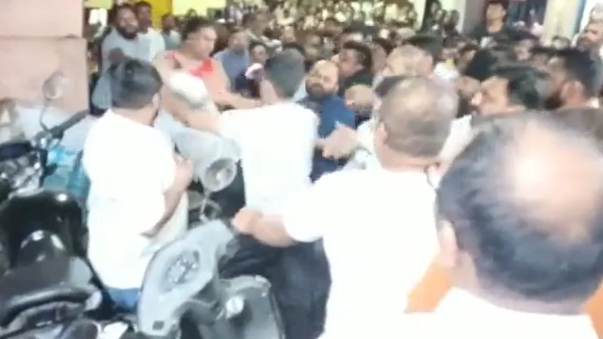 ठाण्यात शिंदे गट आणि ठाकरे गटात राडा का झाला? पोलिसांचा लाठीचार्ज
