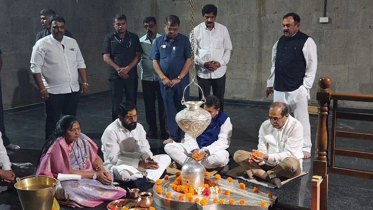 Did the Chief Minister go to Mirgaon from Shirdi to see the future? What exactly did Annis object to?