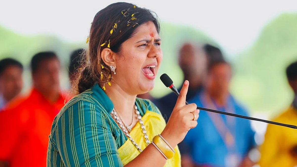 पंकजा मुंडेंना भाषणासाठी दिली फक्त दोन मिनिटं