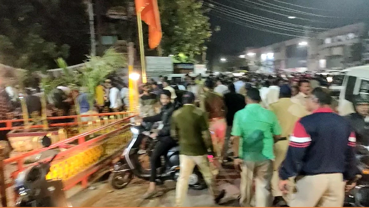 Nashik Crime : Uddhav thackeray And Eknath shinde supporters clash
