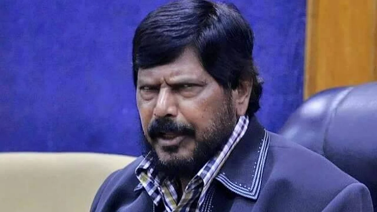 रामदास आठवले यांची कशी झाली राजकीय पंचाईत?