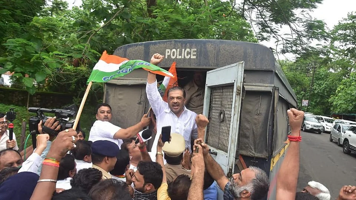 माजी मंत्री सुनील केदारांना 1 वर्षांची शिक्षा