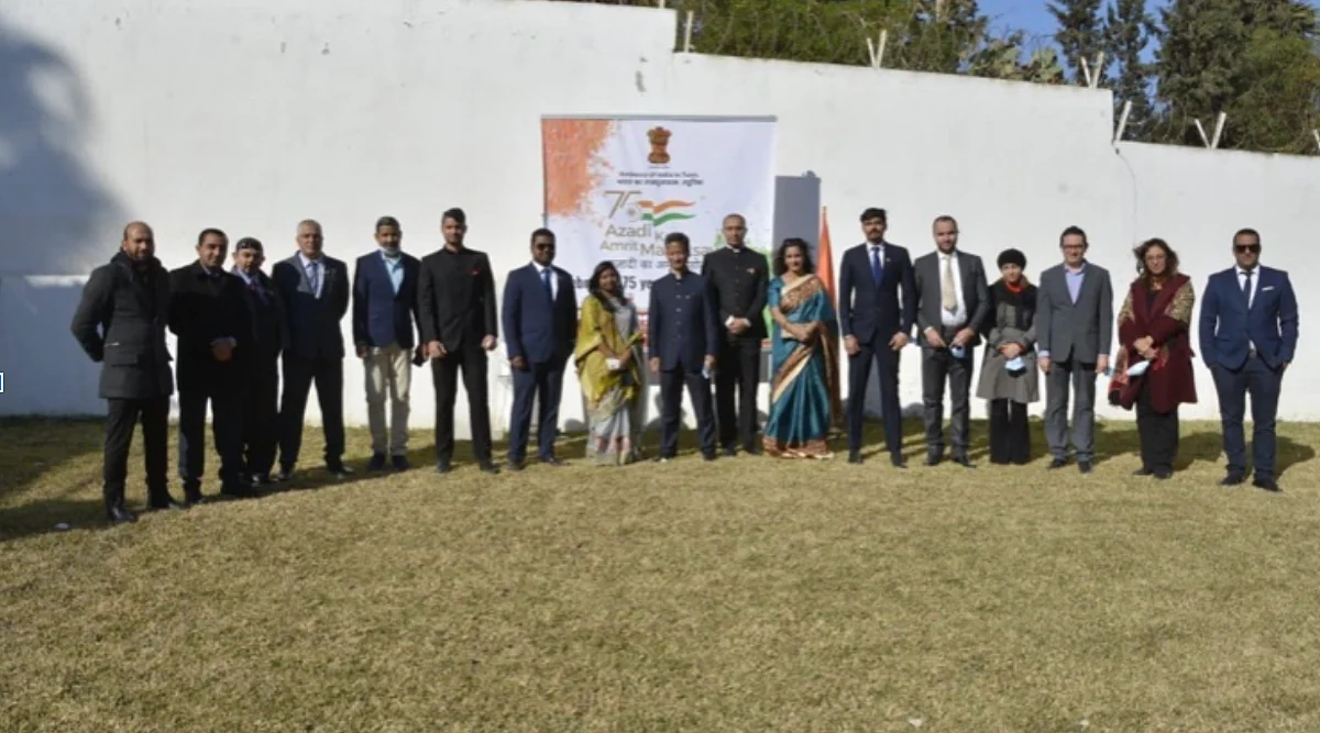 Indian Ambassador to Tunisia poses for a photo session with officials and diaspora members