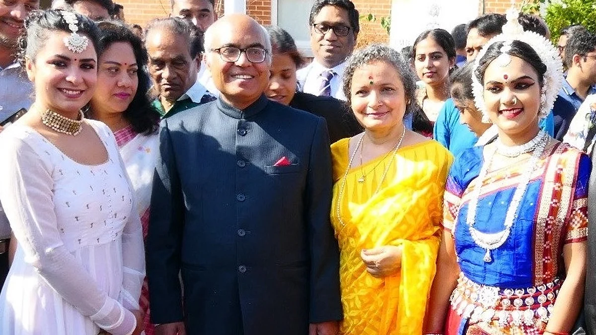 Odyssey dancer Bhagni Jaisingh and Kathak dancer Sadakshi Kaushik posing for a photograph with Ambassador Akhilesh Mishra at the Indian Embassy, Dublin, Ireland, 15 Aug 2022.