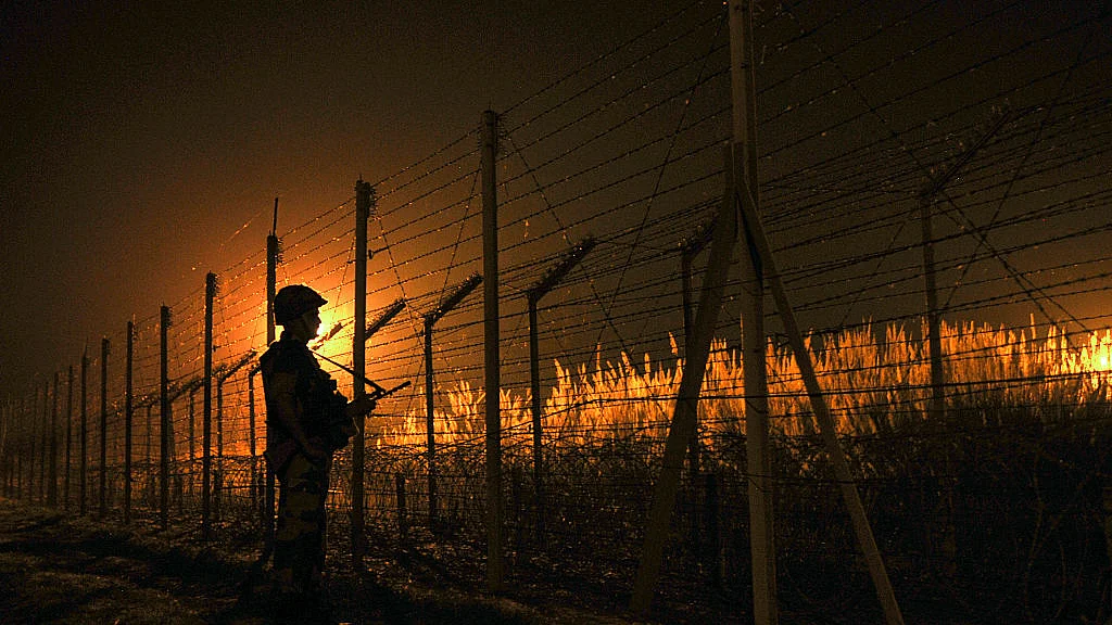 Armed infiltrators exchange fire with BSF along IB in Jammu