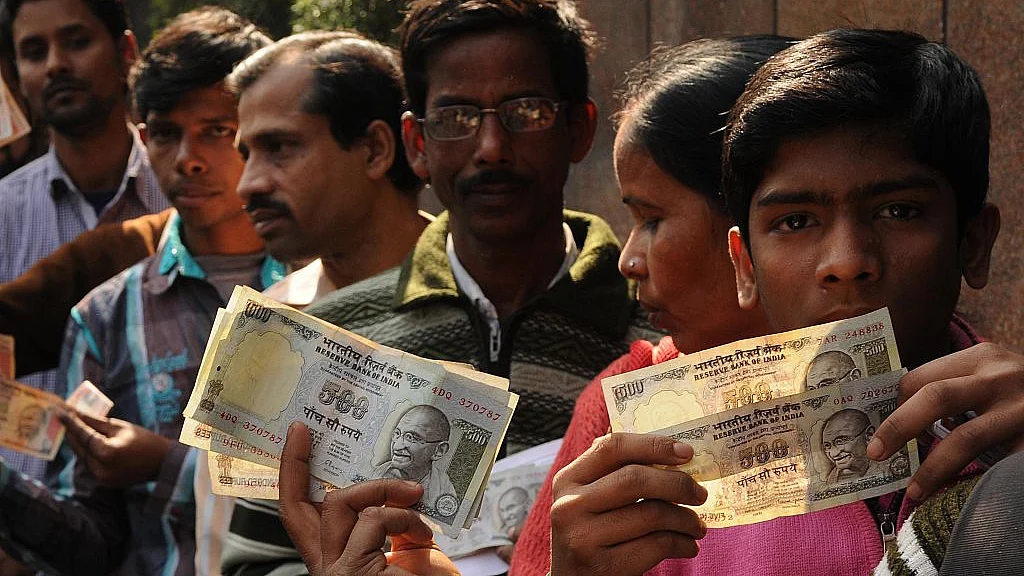 Cabinet clears ordinance on penalties for holding old notes