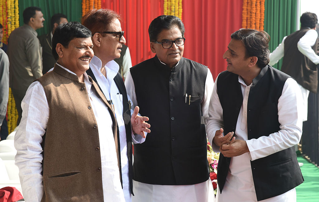 Akhilesh Yadav goes ahead with Samajwadi Party convention
