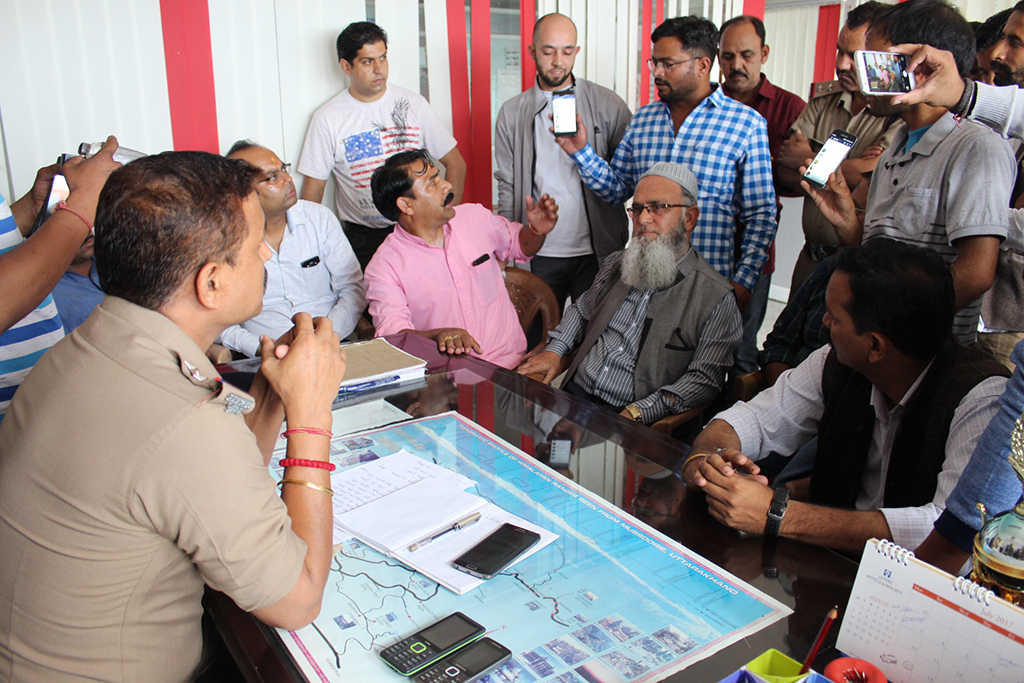 Right-wing groups force a Kashmiri man to shut shop in Mussoorie