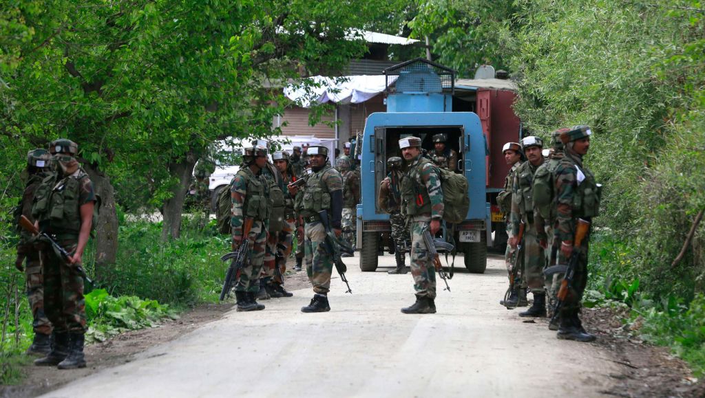 Eight LeT militants arrested for threatening locals with posters in Sopore