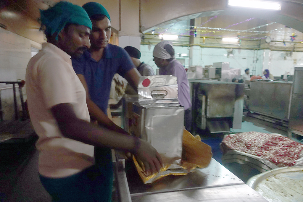 Protesting Tamil farmers’ food comes from Delhi Gurudwara