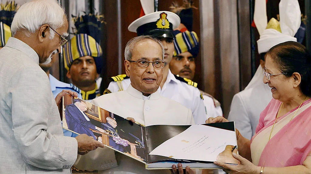 Pranab cautions govt against using ordinance route