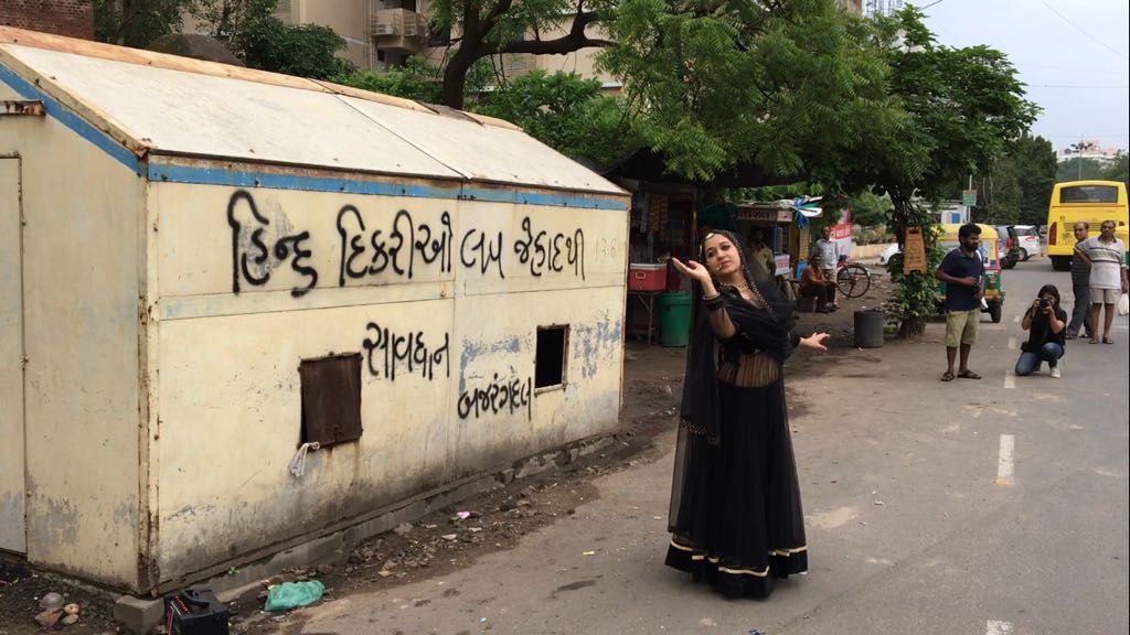 Kathak on streets of Ahmedabad to defend mixed couples in love